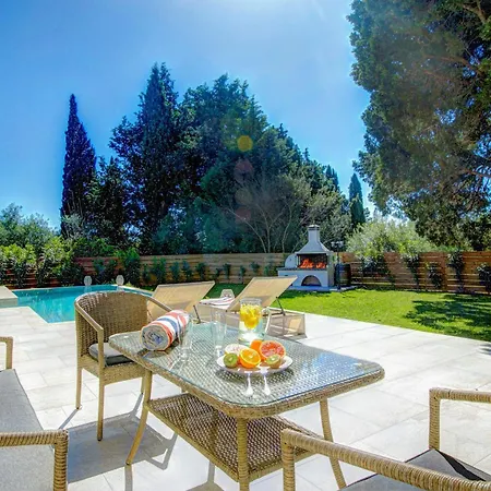 Astarte - Anantara With Pool